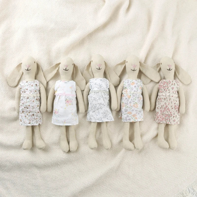 Peluche lapin aux tenues interchangeables