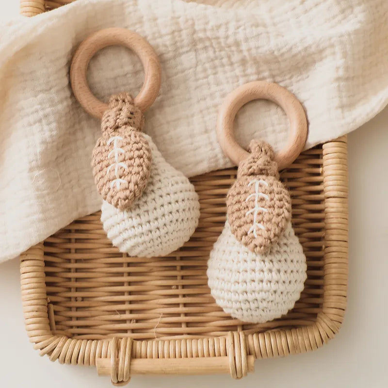 Jouet pour bébé hochet en tricot et bois